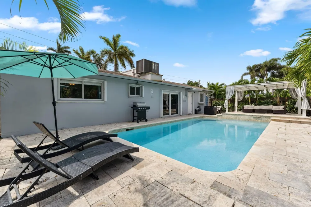 1243 GARFIELD STREET Hollywood, FL 33019