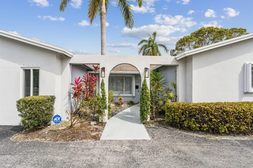 1243 GARFIELD STREET Hollywood, FL 33019
