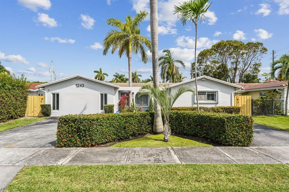 1243 GARFIELD STREET Hollywood, FL 33019