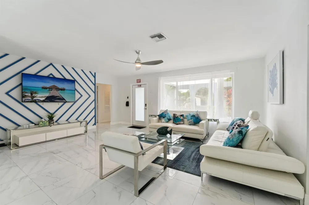 1243 GARFIELD STREET Hollywood, FL 33019