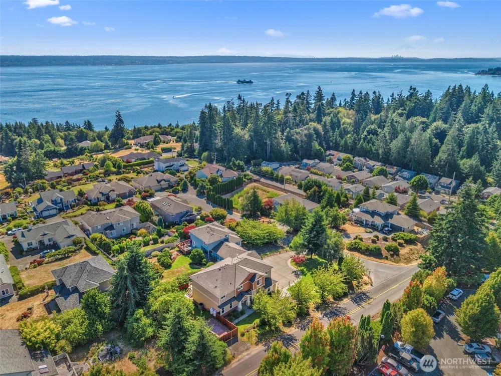 11543 NE Skyward Loop Kingston, WA 98346