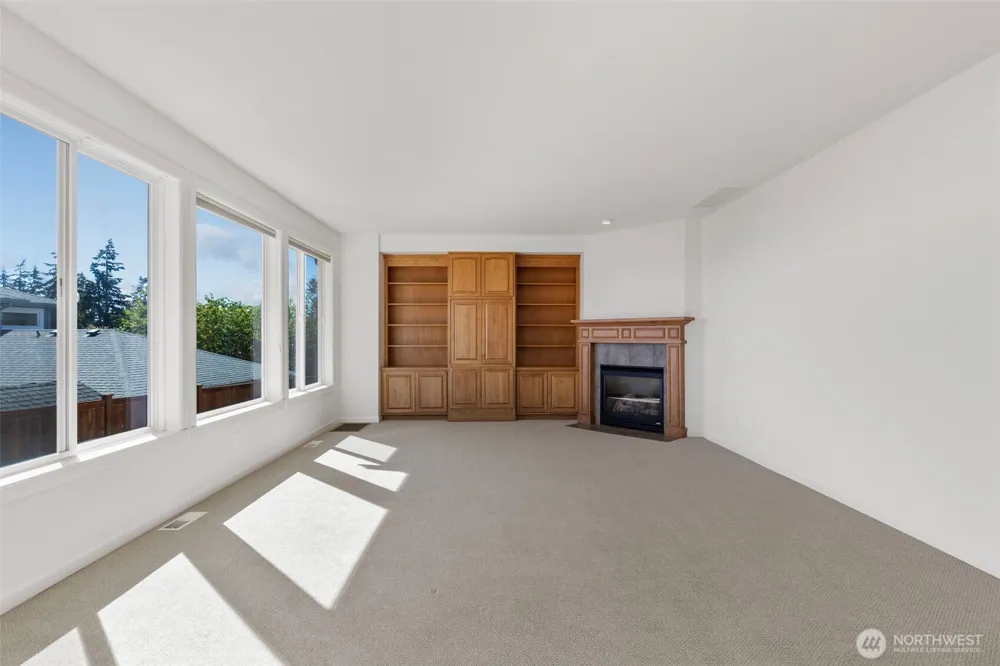 11543 NE Skyward Loop Kingston, WA 98346
