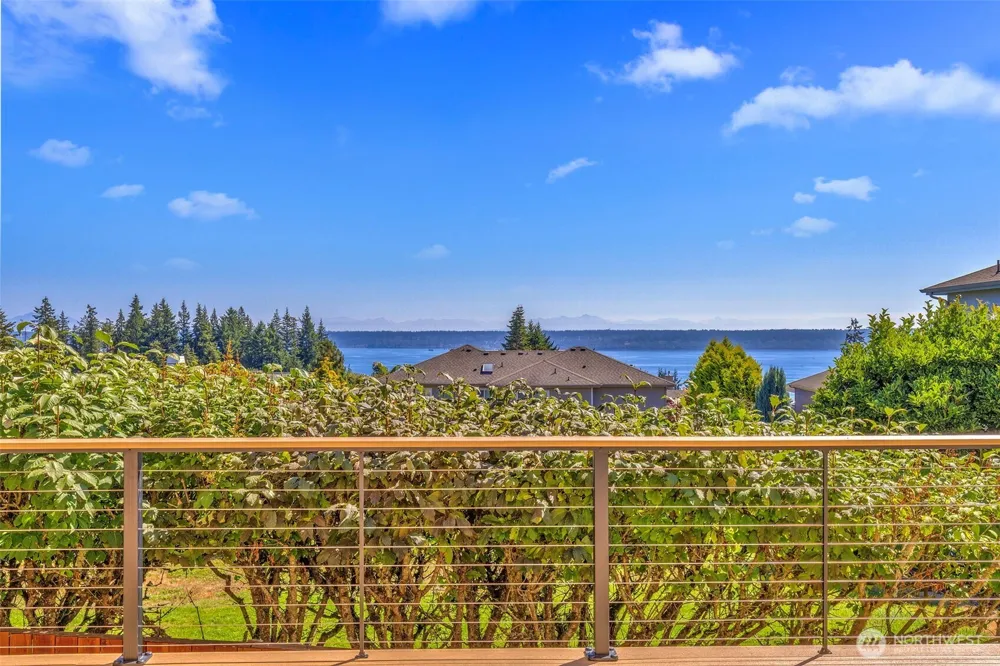 11543 NE Skyward Loop Kingston, WA 98346