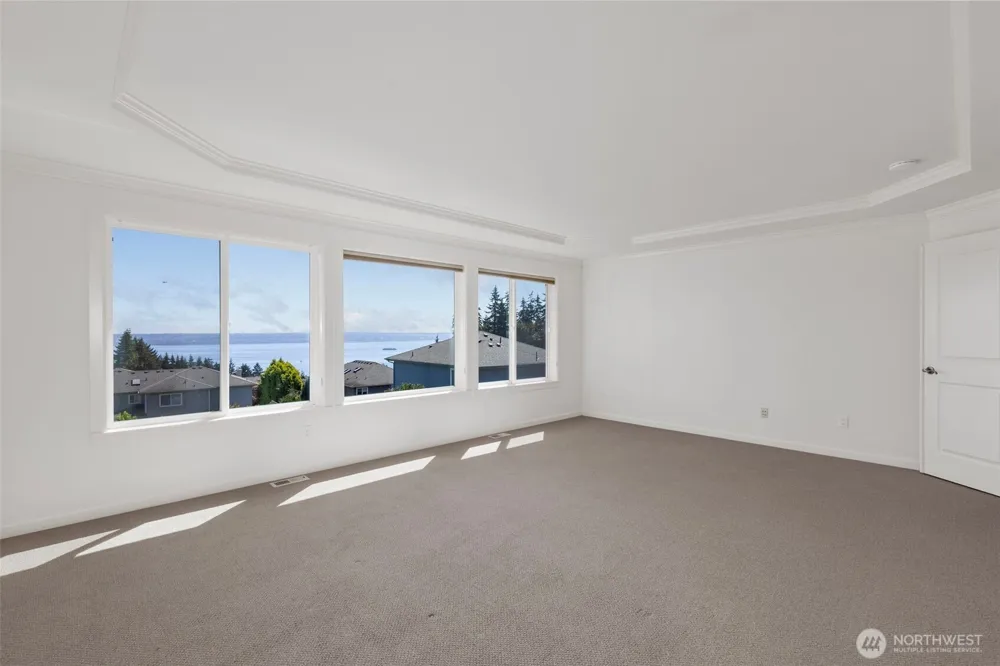11543 NE Skyward Loop Kingston, WA 98346