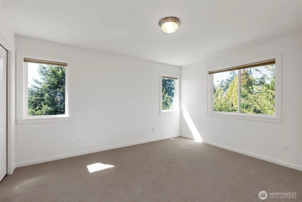 11543 NE Skyward Loop Kingston, WA 98346