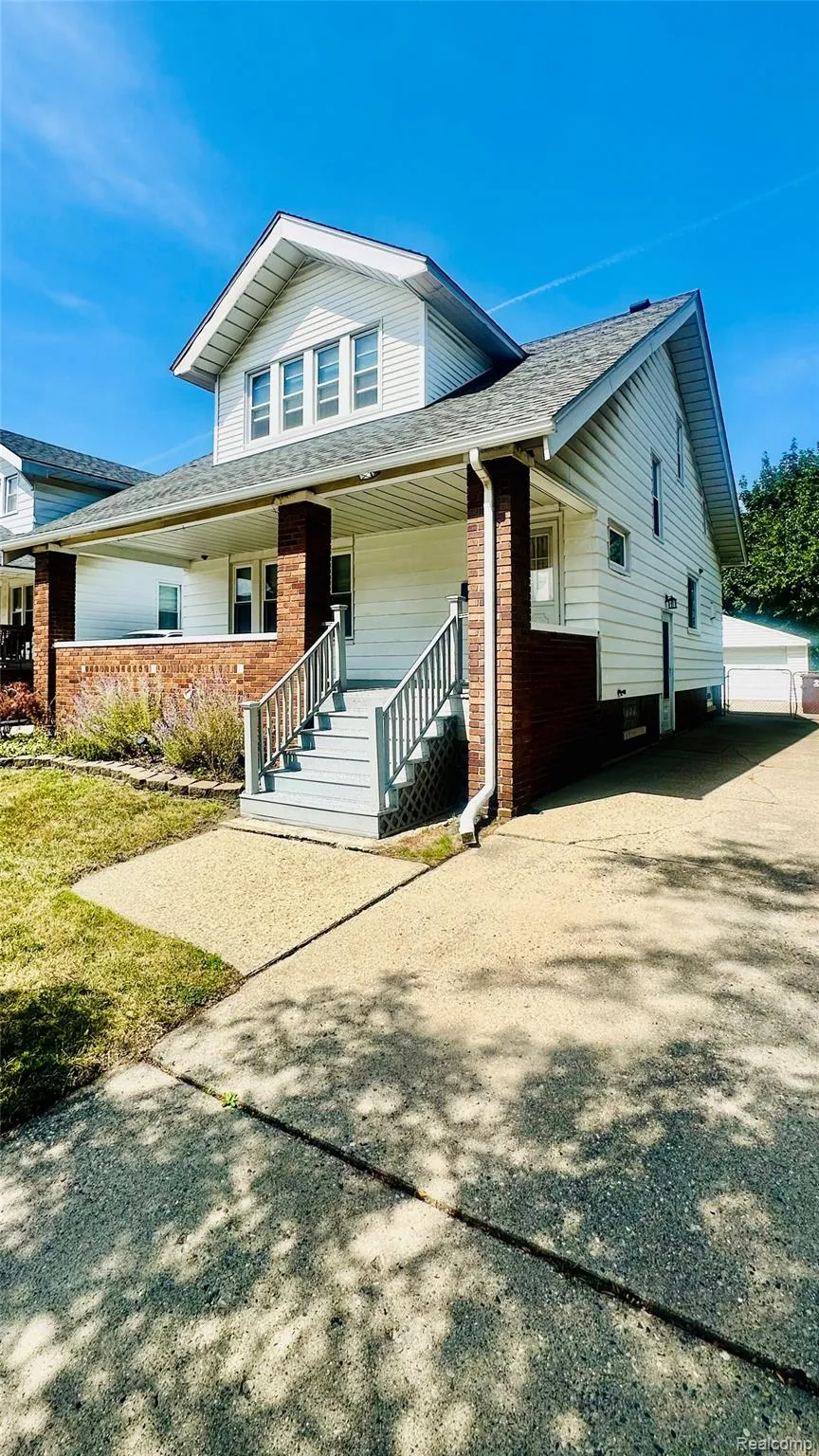 8071 Harding Center Line City, MI 48015