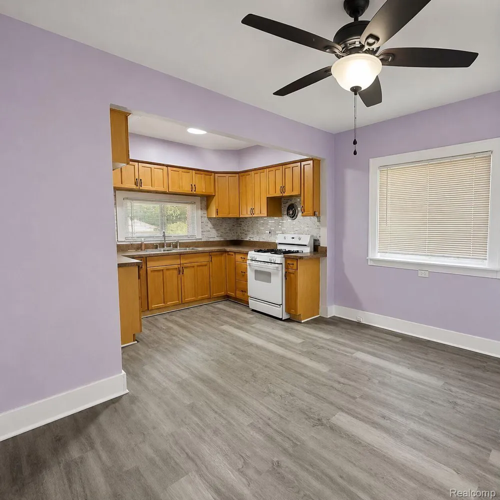 8071 Harding Center Line City, MI 48015