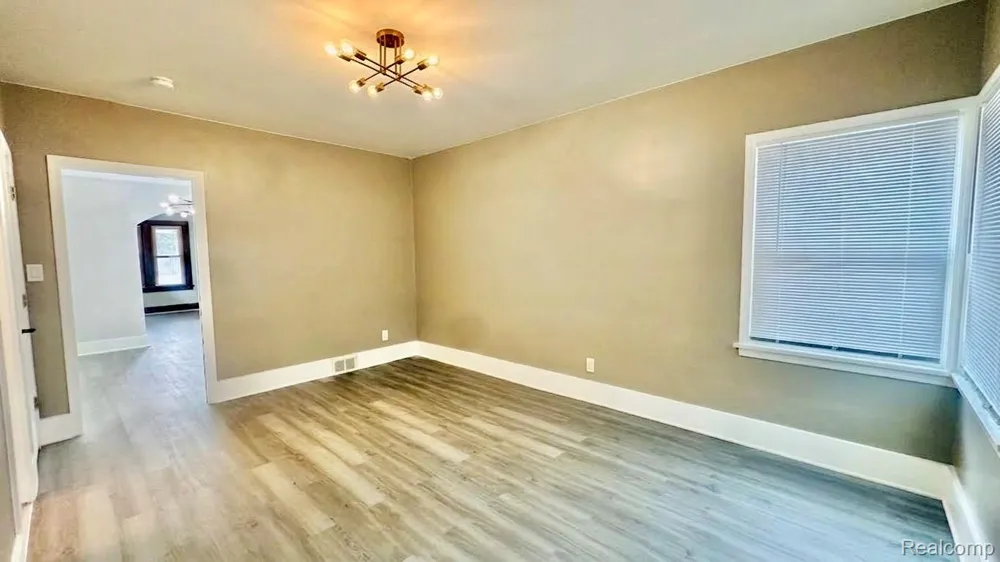 8071 Harding Center Line City, MI 48015