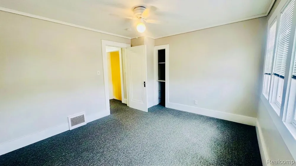 8071 Harding Center Line City, MI 48015