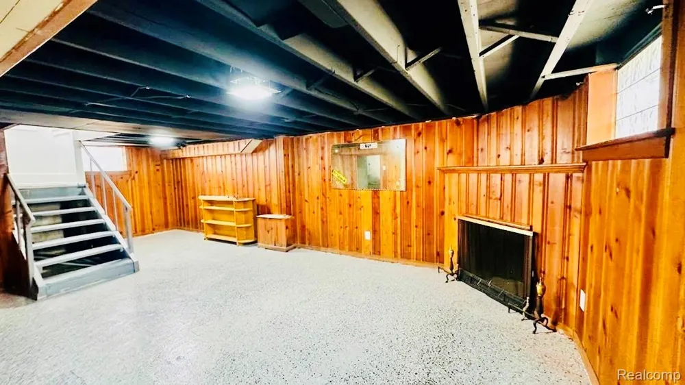 8071 Harding Center Line City, MI 48015
