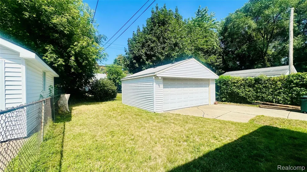 8071 Harding Center Line City, MI 48015