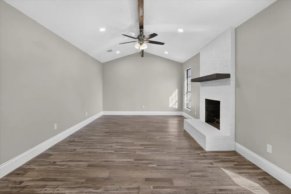 208 Asbury Drive Saginaw, TX 76179