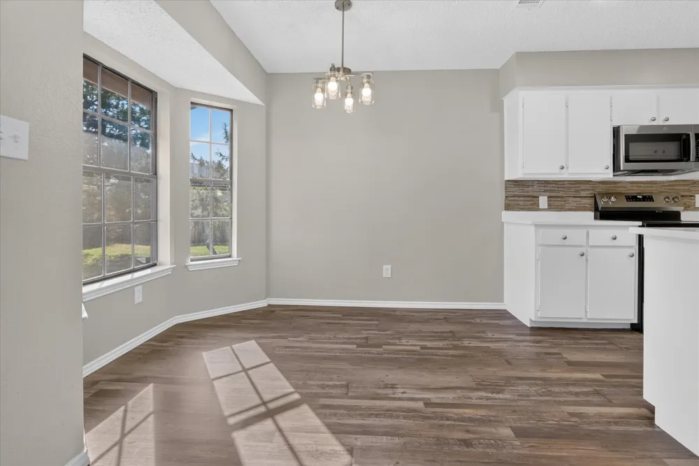 208 Asbury Drive Saginaw, TX 76179