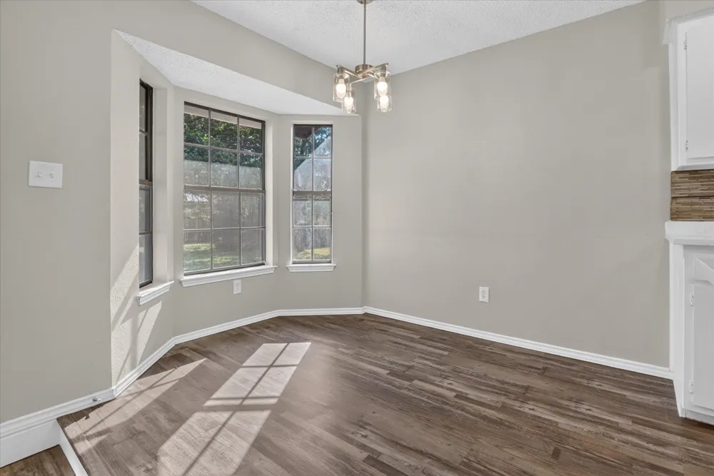 208 Asbury Drive Saginaw, TX 76179