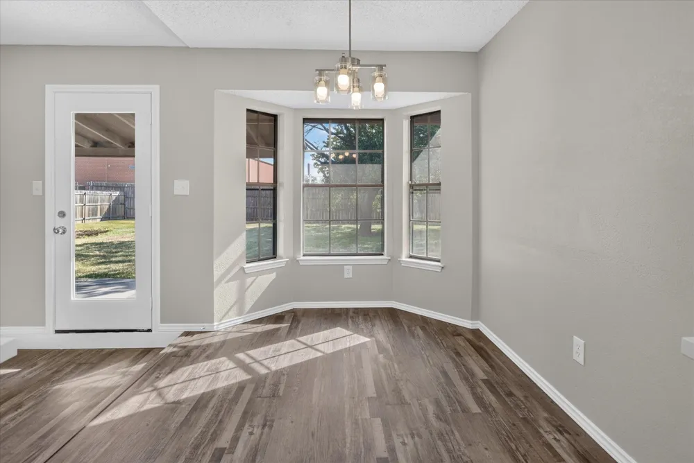 208 Asbury Drive Saginaw, TX 76179