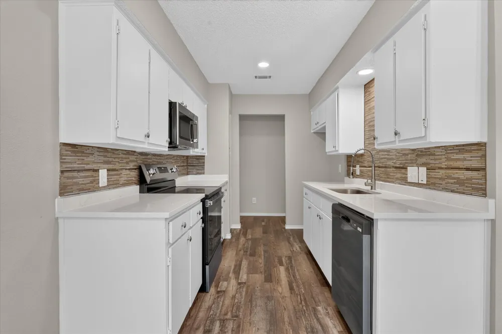 208 Asbury Drive Saginaw, TX 76179