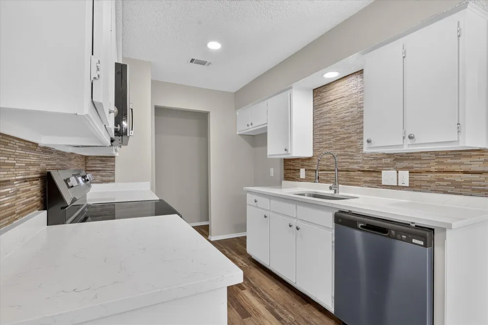 208 Asbury Drive Saginaw, TX 76179