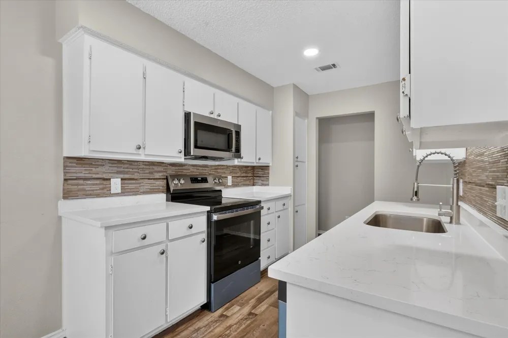 208 Asbury Drive Saginaw, TX 76179
