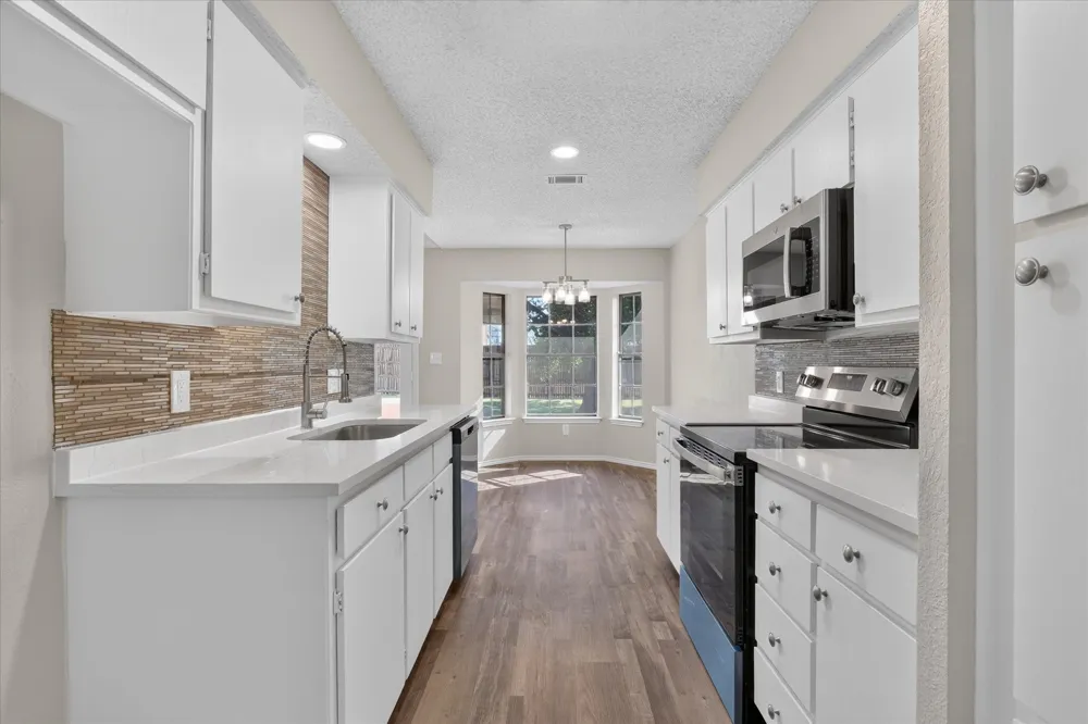 208 Asbury Drive Saginaw, TX 76179