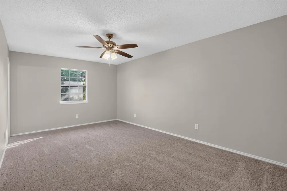 208 Asbury Drive Saginaw, TX 76179