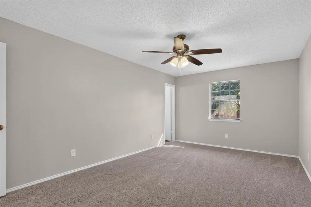 208 Asbury Drive Saginaw, TX 76179