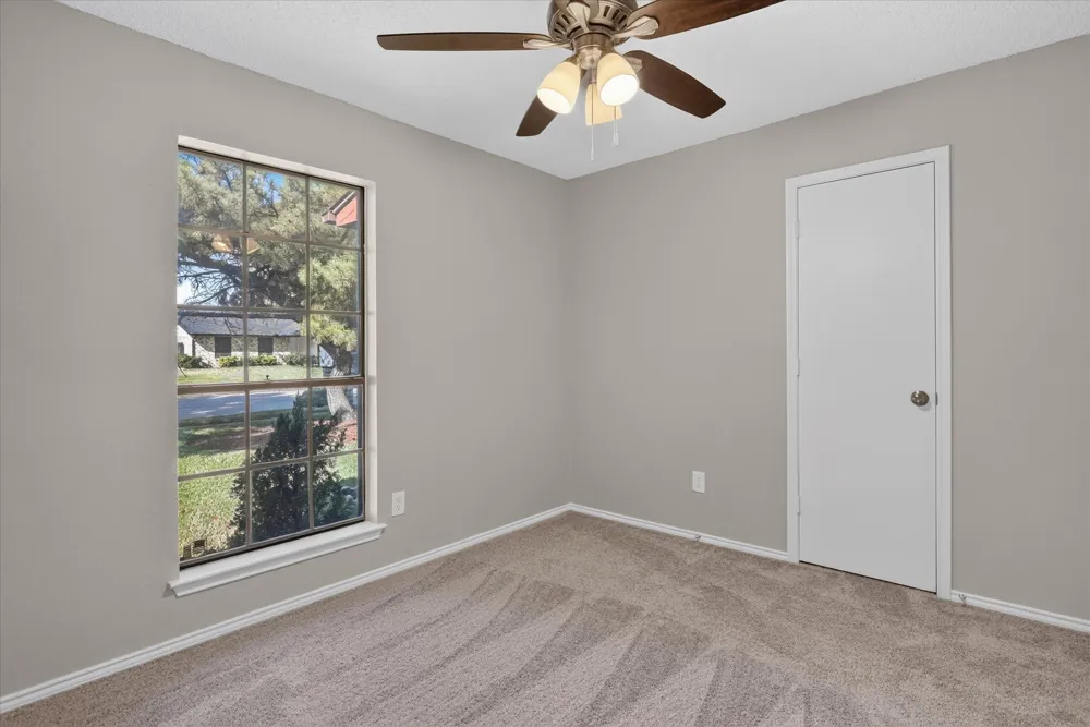 208 Asbury Drive Saginaw, TX 76179