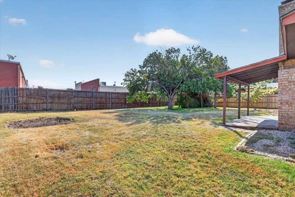 208 Asbury Drive Saginaw, TX 76179