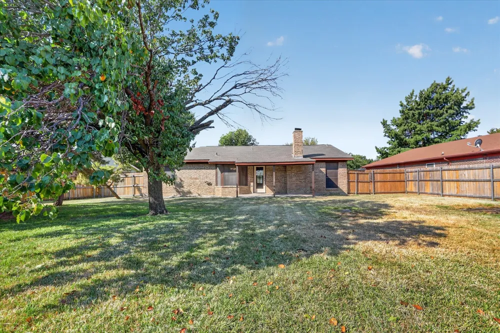 208 Asbury Drive Saginaw, TX 76179