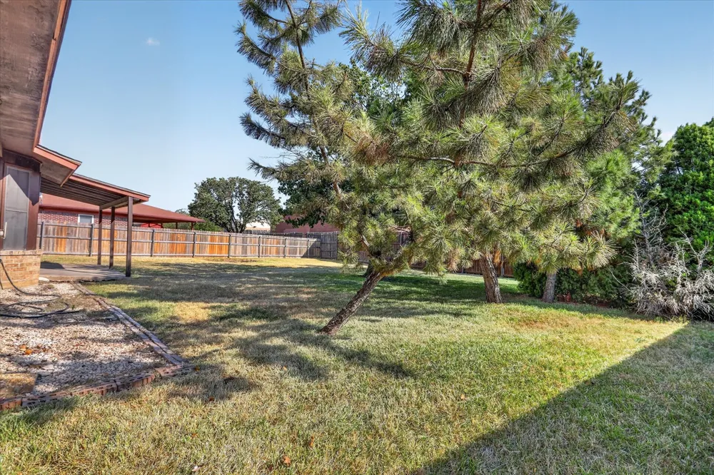 208 Asbury Drive Saginaw, TX 76179