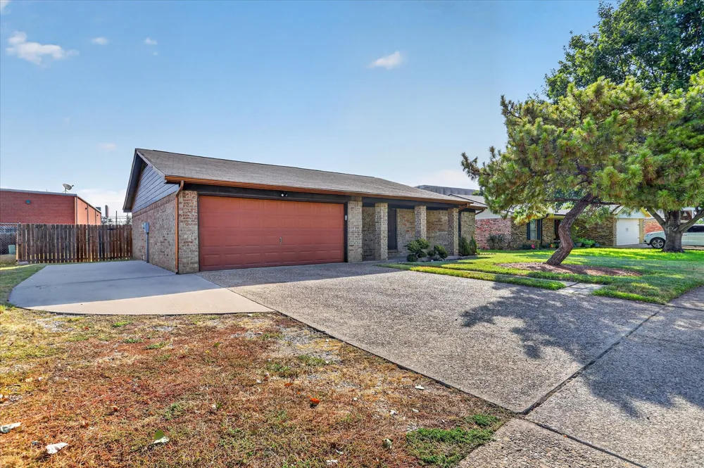 208 Asbury Drive Saginaw, TX 76179