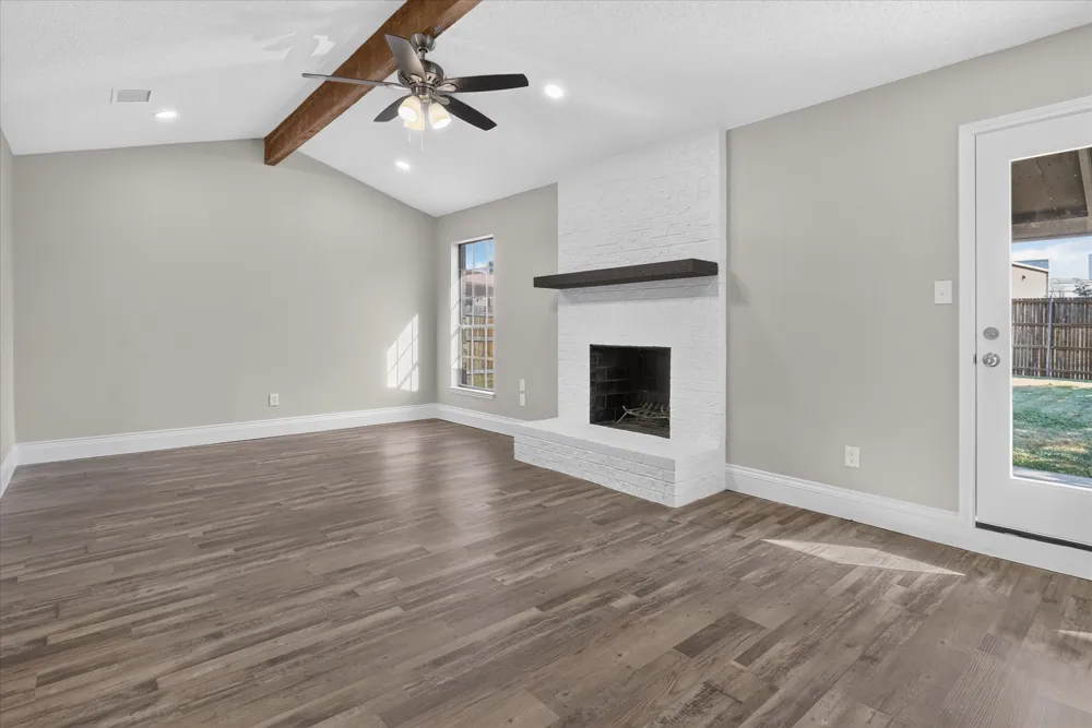 208 Asbury Drive Saginaw, TX 76179