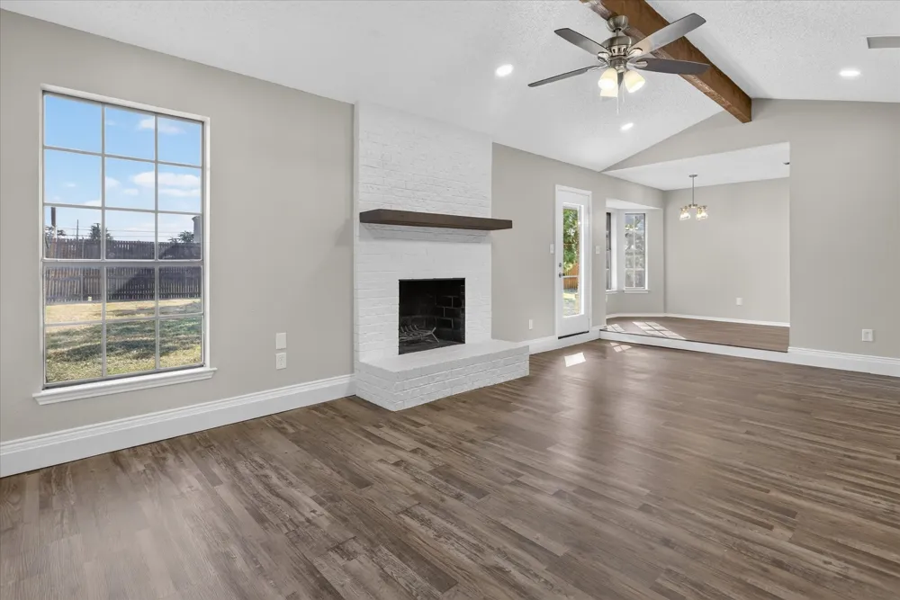 208 Asbury Drive Saginaw, TX 76179