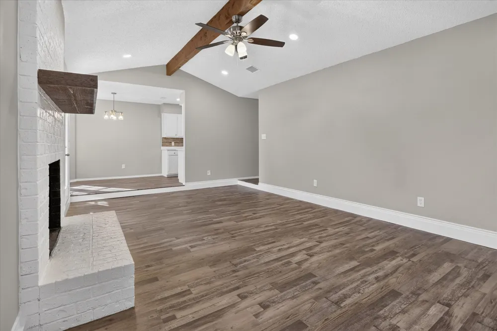 208 Asbury Drive Saginaw, TX 76179
