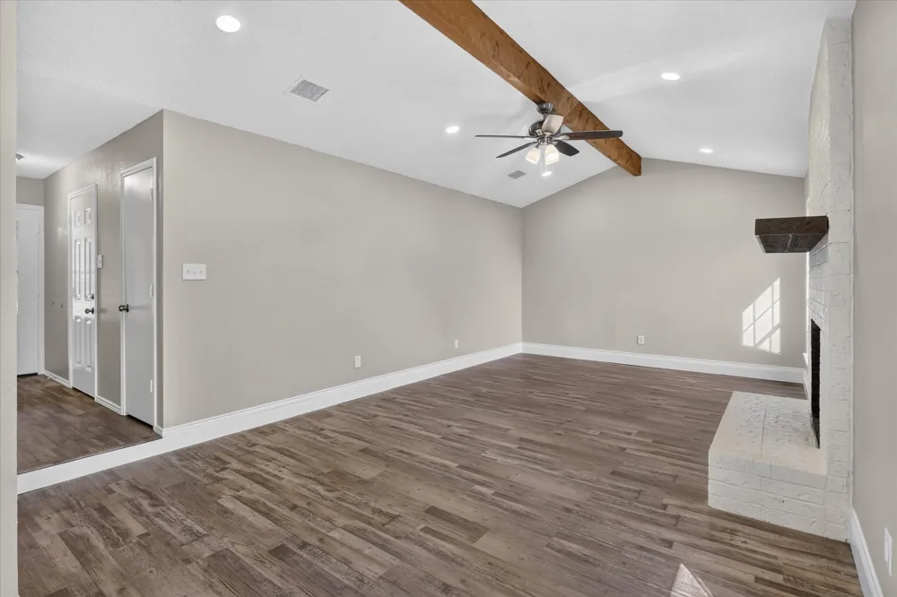 208 Asbury Drive Saginaw, TX 76179