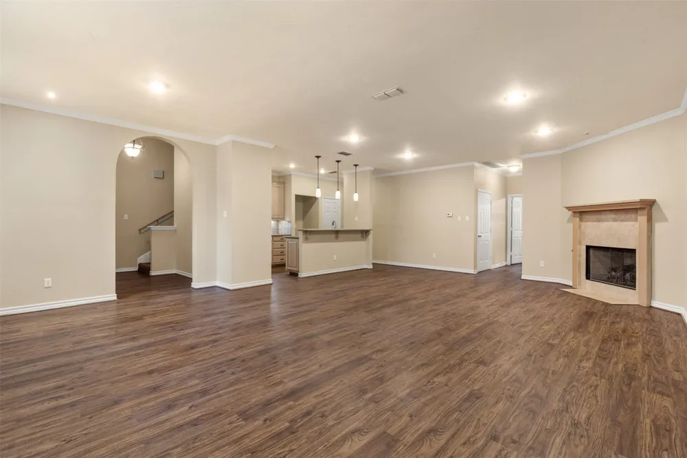 5875 Pecan Chase Benbrook, TX 76132