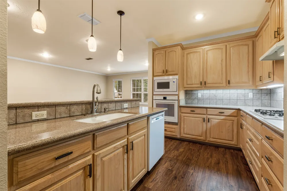 5875 Pecan Chase Benbrook, TX 76132