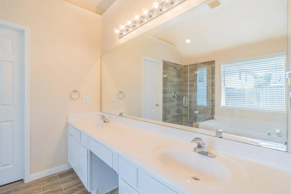 2227 Laurel River Bend Houston, TX 77014