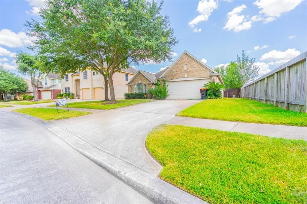 2227 Laurel River Bend Houston, TX 77014