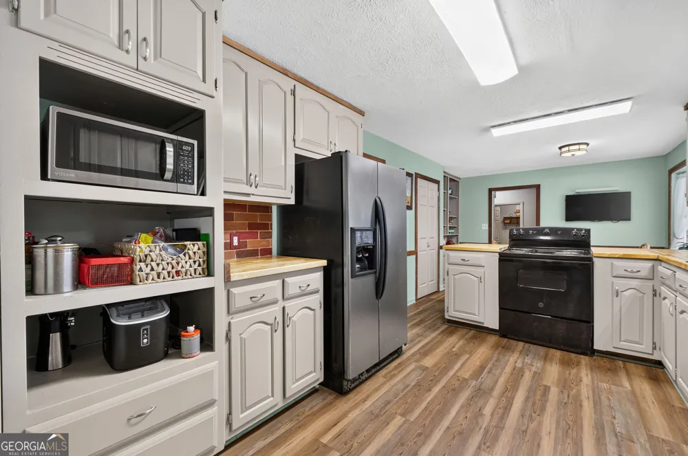 169 Silver Dollar RD Barnesville, GA 30204