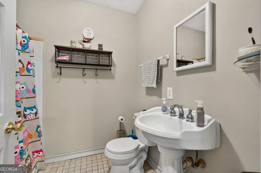 169 Silver Dollar RD Barnesville, GA 30204