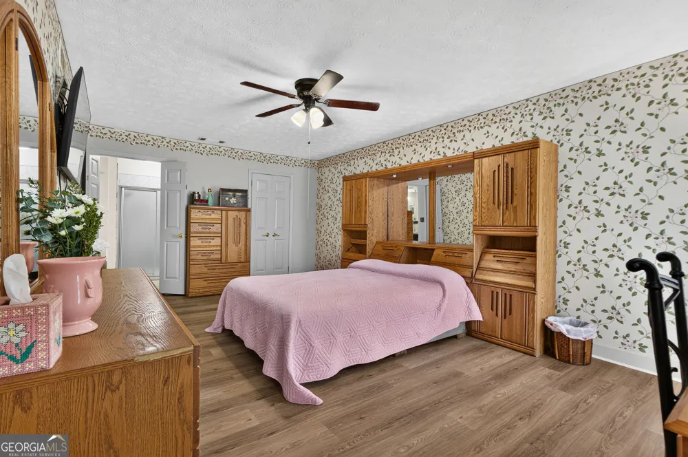 169 Silver Dollar RD Barnesville, GA 30204