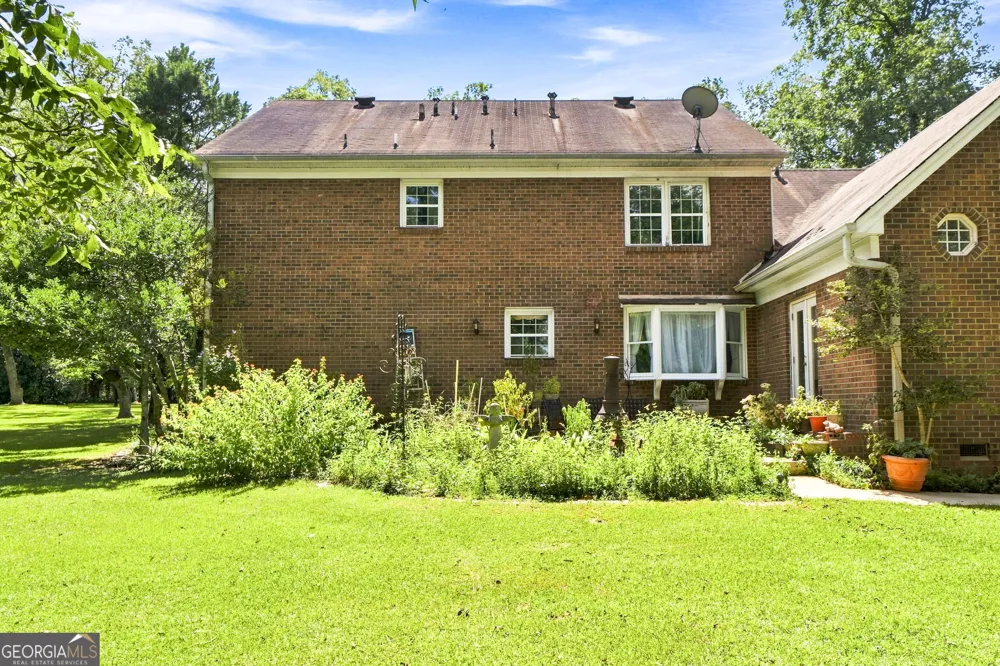 169 Silver Dollar RD Barnesville, GA 30204