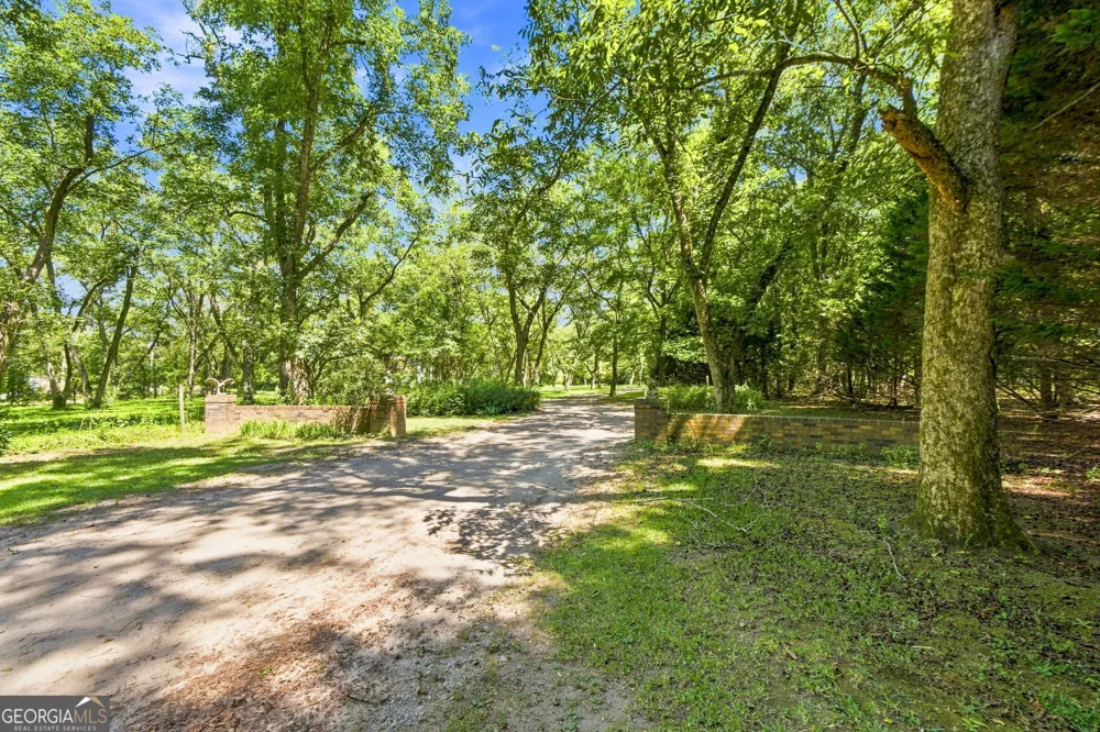 169 Silver Dollar RD Barnesville, GA 30204