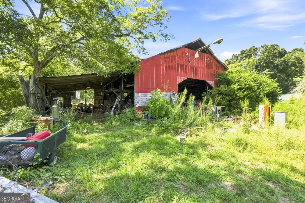 169 Silver Dollar RD Barnesville, GA 30204