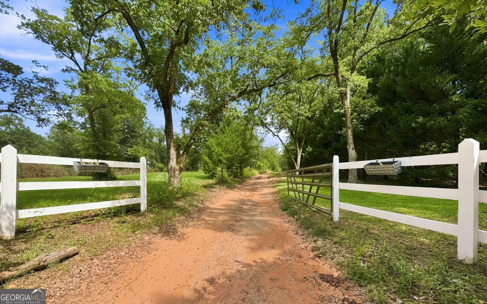 169 Silver Dollar RD Barnesville, GA 30204