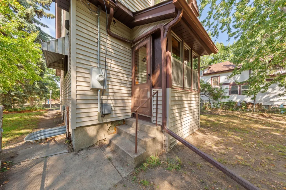 1716 Iglehart Avenue Saint Paul, MN 55104