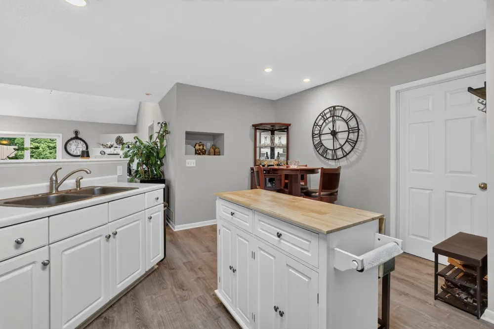 2408 Viola Heights Drive NE Rochester, MN 55906