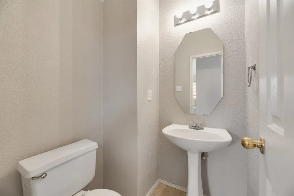 2209 Norwich Place Carrollton, TX 75006