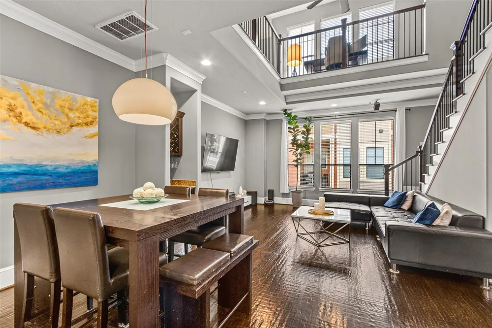 1049 W 22nd Street #I Houston, TX 77008