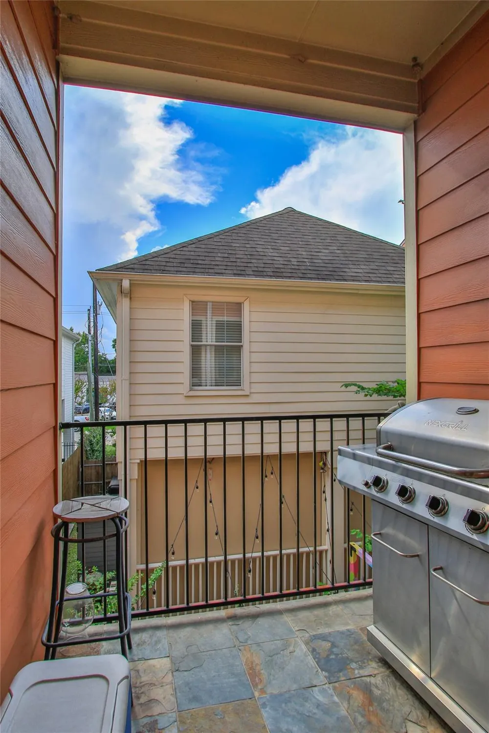 1049 W 22nd Street #I Houston, TX 77008